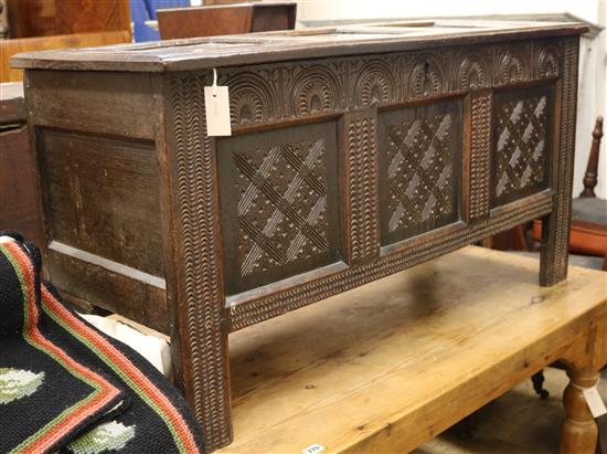 An oak coffer, W.120cm